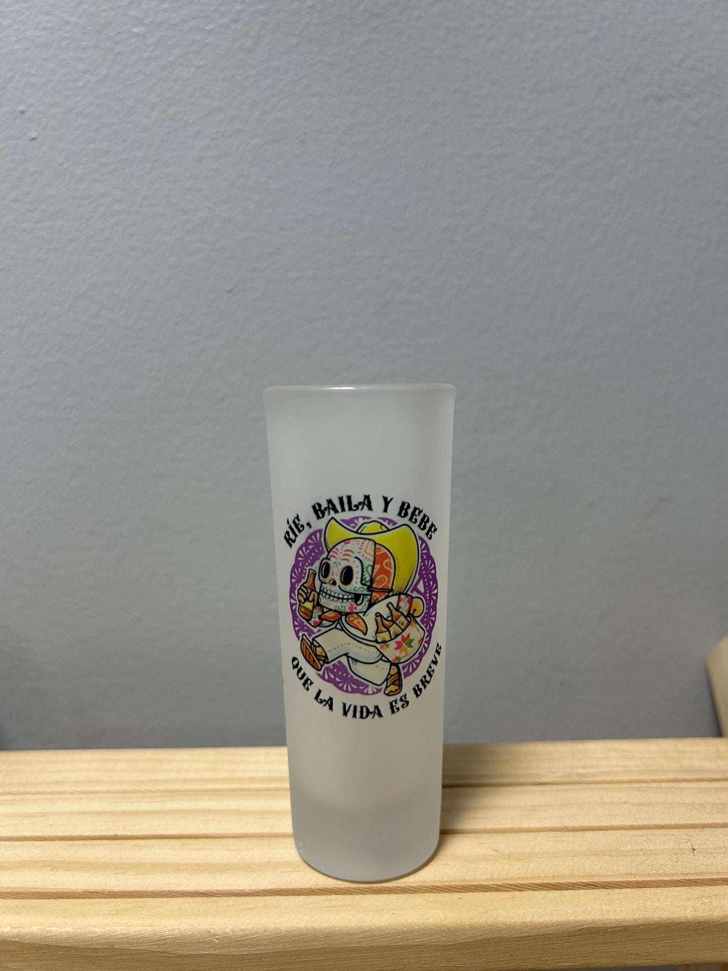 Rie baila y bebe Shot glass